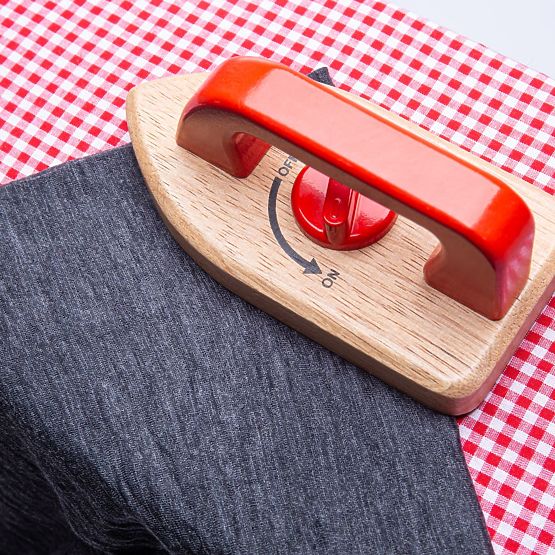 Bigjigs Toys Drevená žehliaca doska so žehličkou