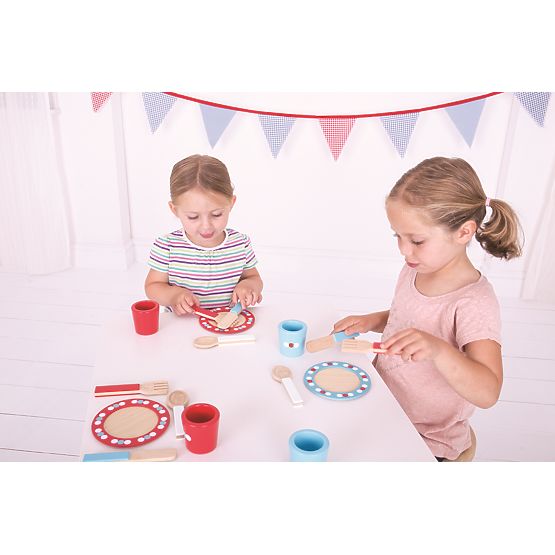 Bigjigs Toys Drevený jedálenský servis s bodkami