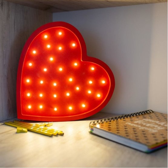 Detské drevené svietidlo LED svietidlo Srdce - červené