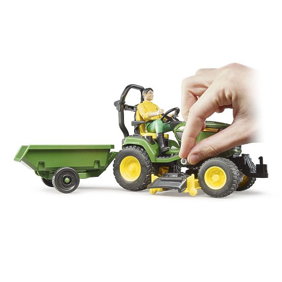 Bruder Záhradný traktor John Deere X949 so záhradníkom