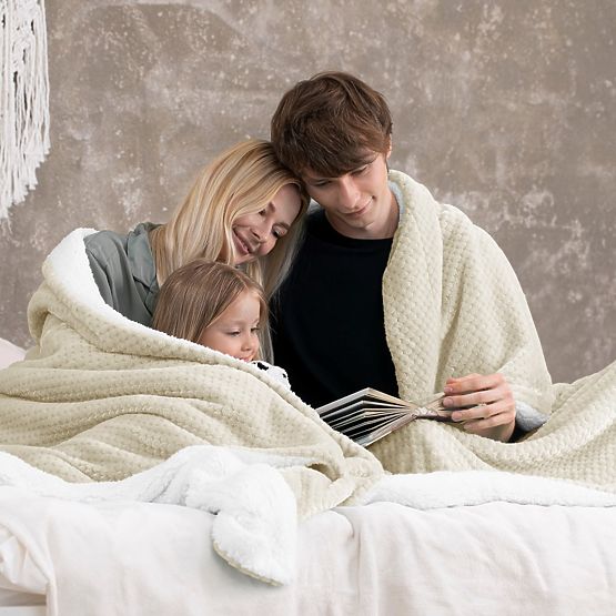 Deka SHLEEPY farba béžová lisovaná žakárovo klasický štýl 130x180