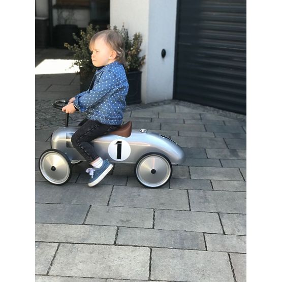 Detské kovové odrážadlo striebornej