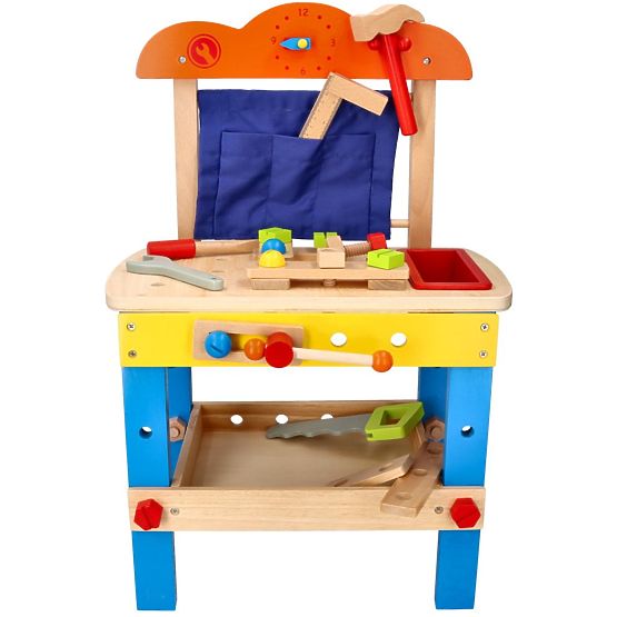 Drevená dielňa s množstvom náradia