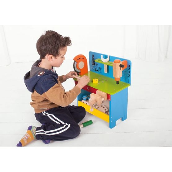 Drevená domácej dielni s náradím