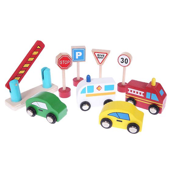 Drevená garáž s autíčkami a výťahom