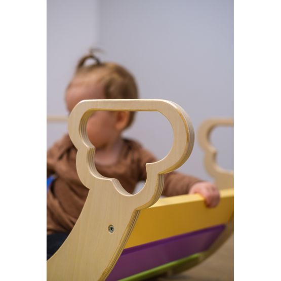 Drevená montessori hojdačka - dúhová