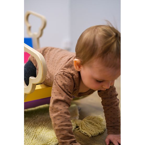 Drevená montessori hojdačka - dúhová