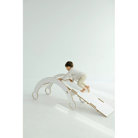 Drevená Montessori hojdačka so šmykľavkou/lezeckou stenou L - biela