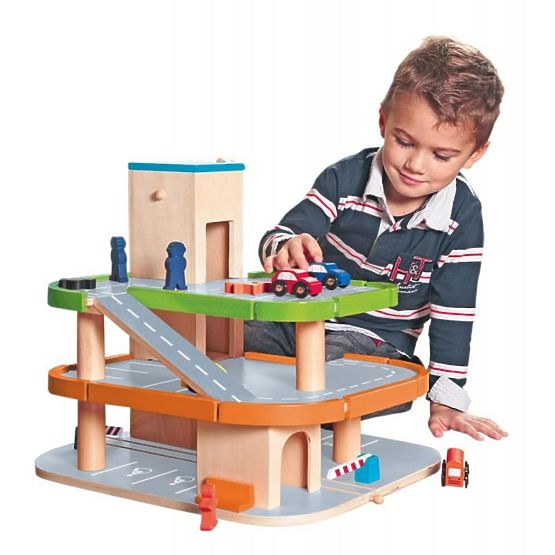 Drevené parkovisko s výťahom