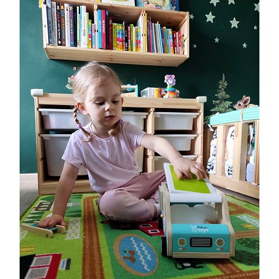 Drevený karavan s prívesom a doplnkami