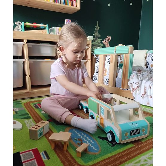 Drevený karavan s prívesom a doplnkami