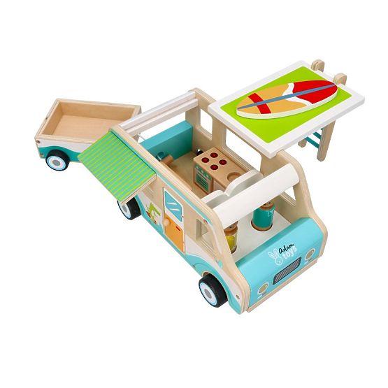 Drevený karavan s prívesom a doplnkami