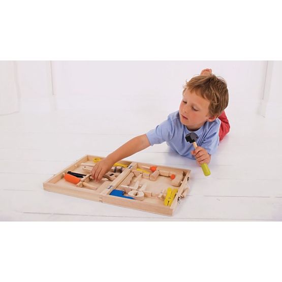 Drevený kufrík s náradím