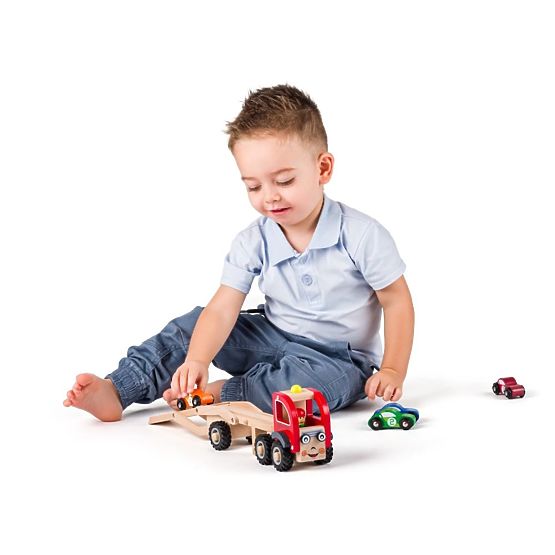 Drevený prepravník so 4 závodnými autíčkami