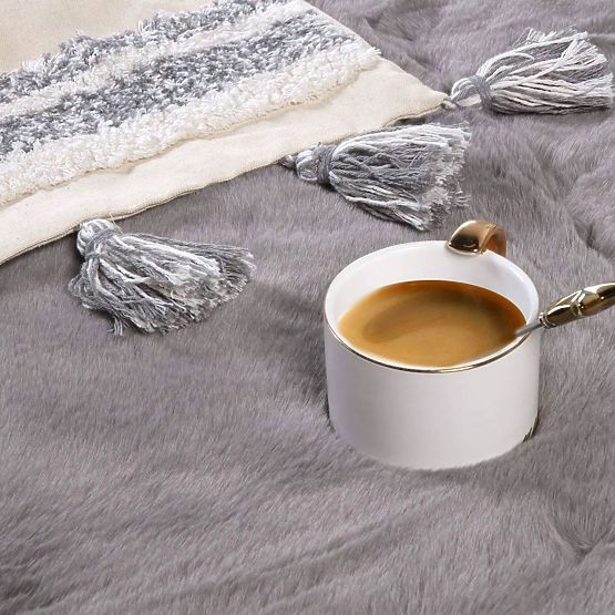 Hodvábny koberec Rabbit - svetlo šedý