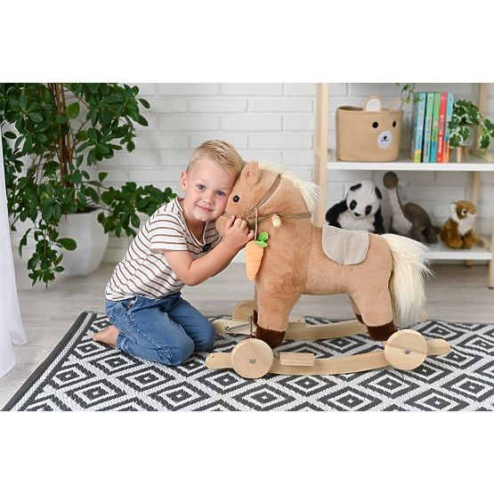 Hojdací koník s mrkvou