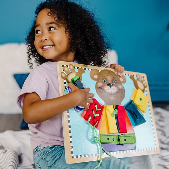 Melissa and Doug - Motorická tabuľa Obleč medvedíka