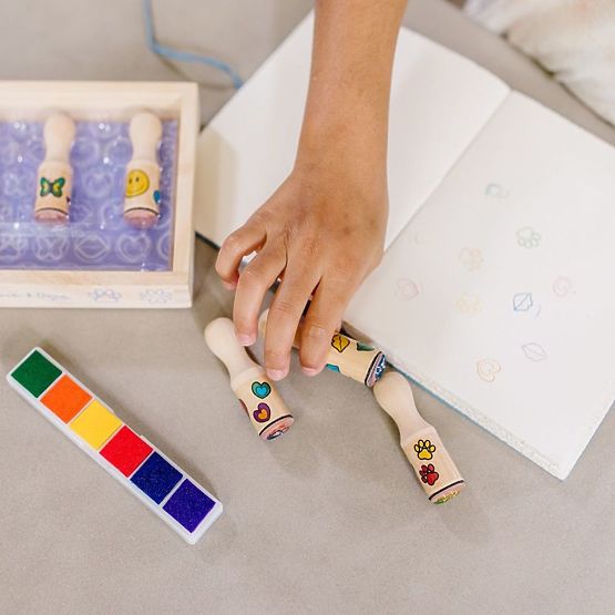 Melissa & Doug sada drevených pečiatok - 6 ks