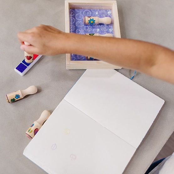 Melissa & Doug sada drevených pečiatok - 6 ks