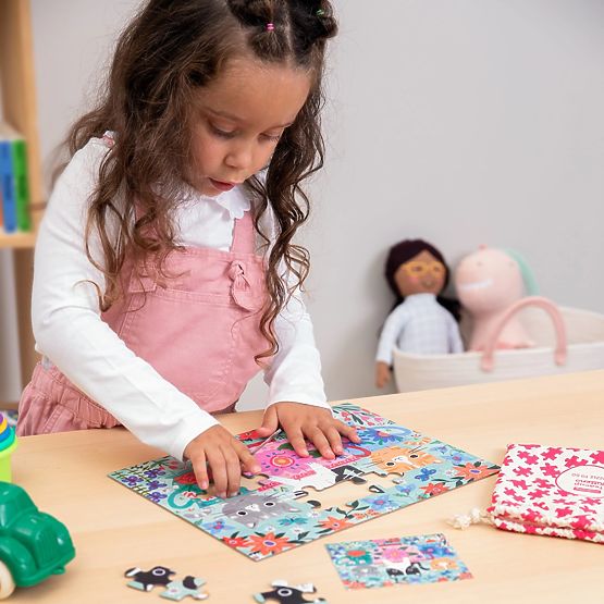 Mudpuppy Puzzle Mačiatka v čajovom hrnčeku v látkovom vrecku 36 dielikov