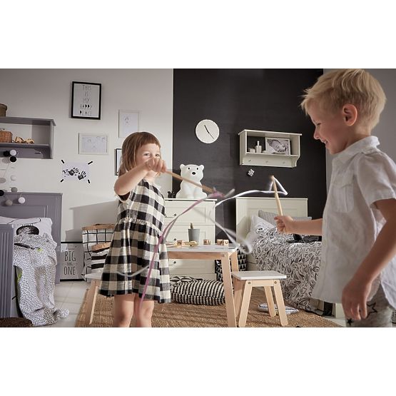 Posteľ so zásuvkou Ines