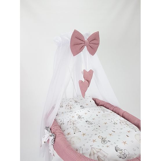 Prútená postieľka s výbavou pre bábätko - Cirkus