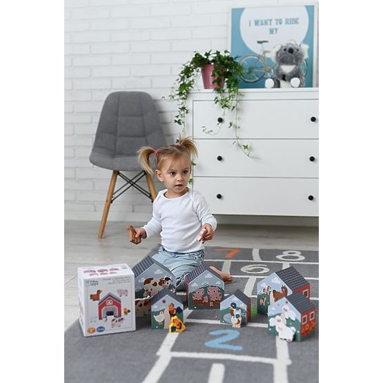 Pyramída z pohárikov Farma