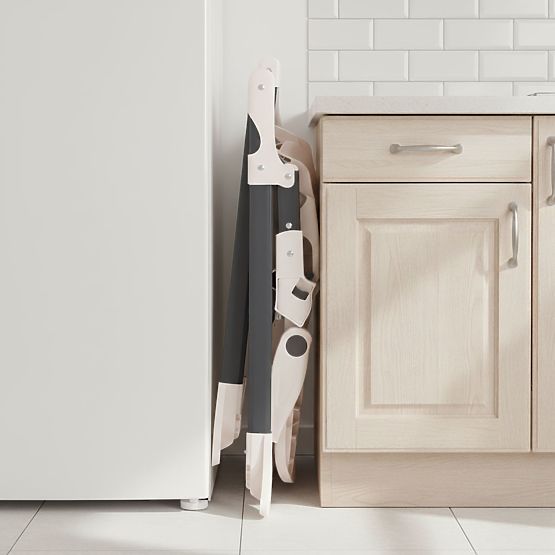 Skladacia detská jedálenská stolička s hračkami ECOTOYS