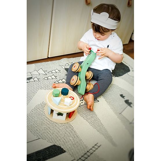 Slimák s triediacou škatuľkou na šnúrke Montessori
