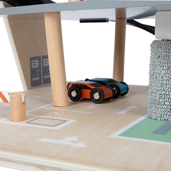 small foot Drevené závodné parkovisko