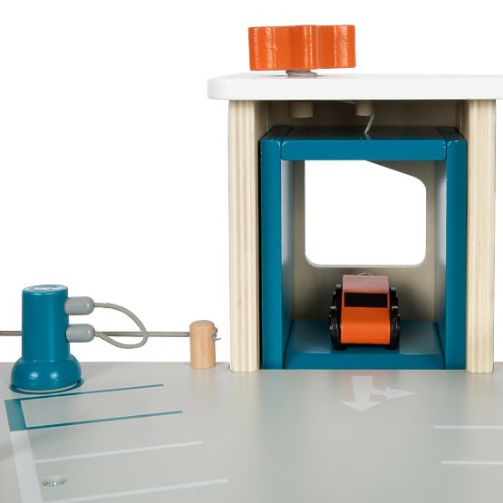 small foot Drevené závodné parkovisko