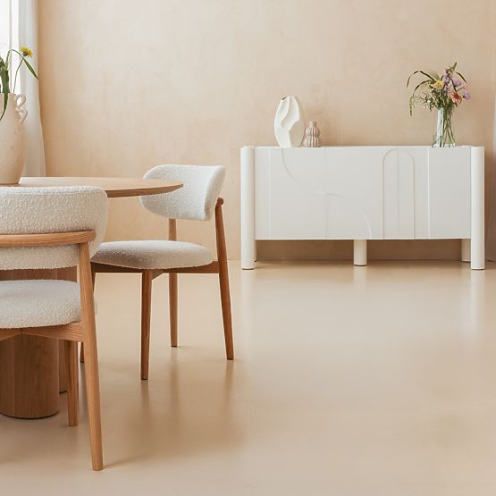 Trojdverová komoda Lunaria s frézovaným čelom, biela