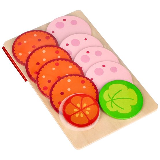 Údenina na doske - jedlo na sendviče