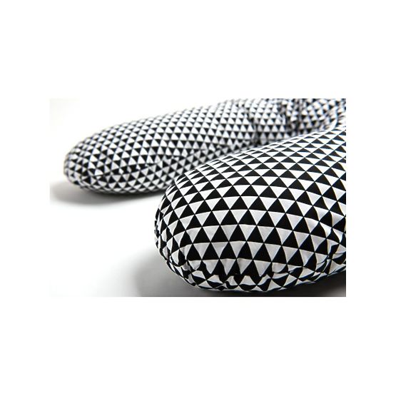 Univerzálny dojčiaci vankúš Womar bielo-čierny Biela