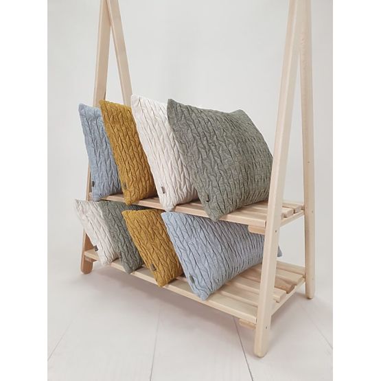 Vešiak na oblečenie s dvoma policami