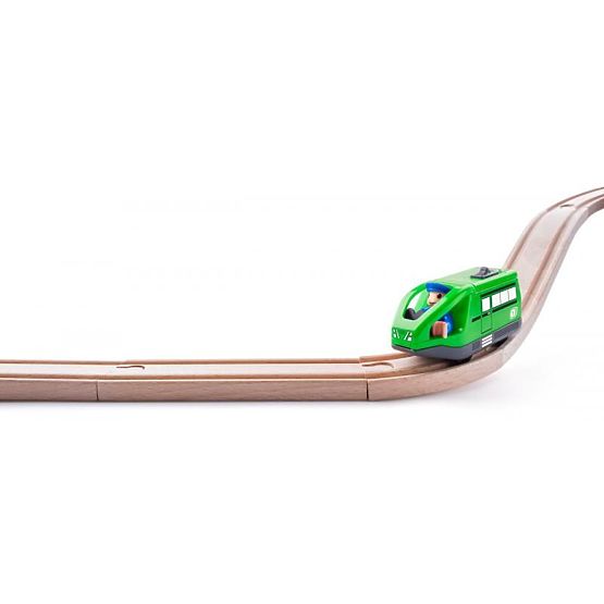 Vlak s batériovým rušňovodičom zelený