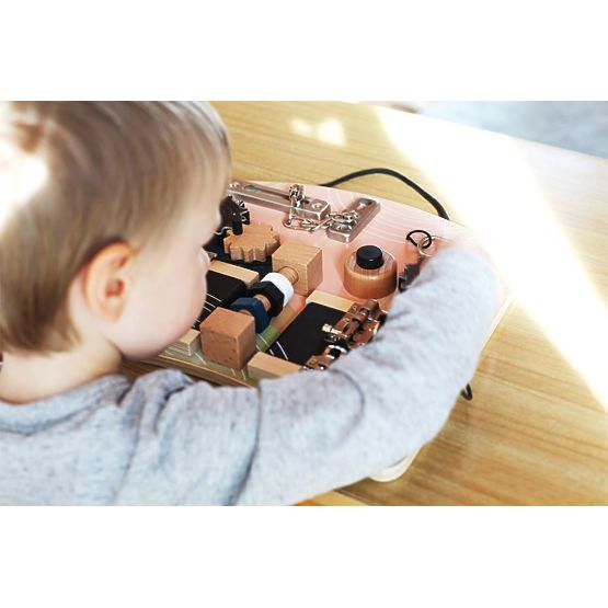 Vzdelávacia tabuľa zámky a gombíky