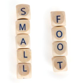 Small Foot drevená hra Tvorenie s písmenkami, Small foot by Legler