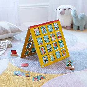 Petit Collage Hra Wallaby pri okne